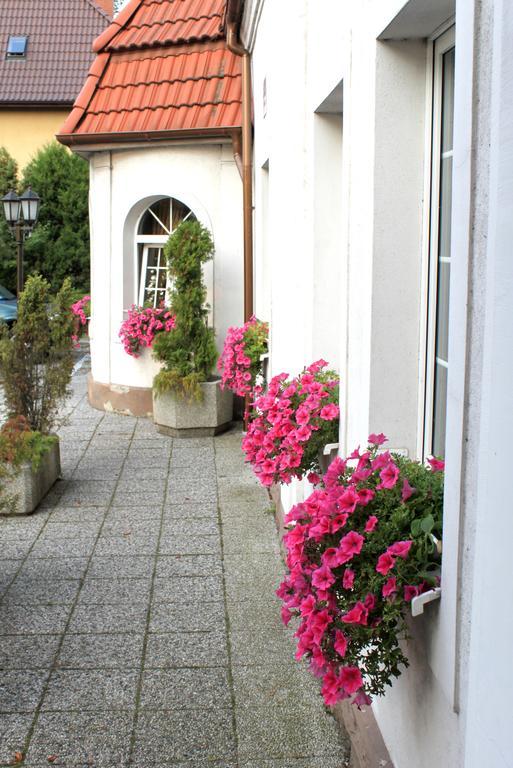 Dom Goscinny Bialy Dworek Człuchów Habitación foto
